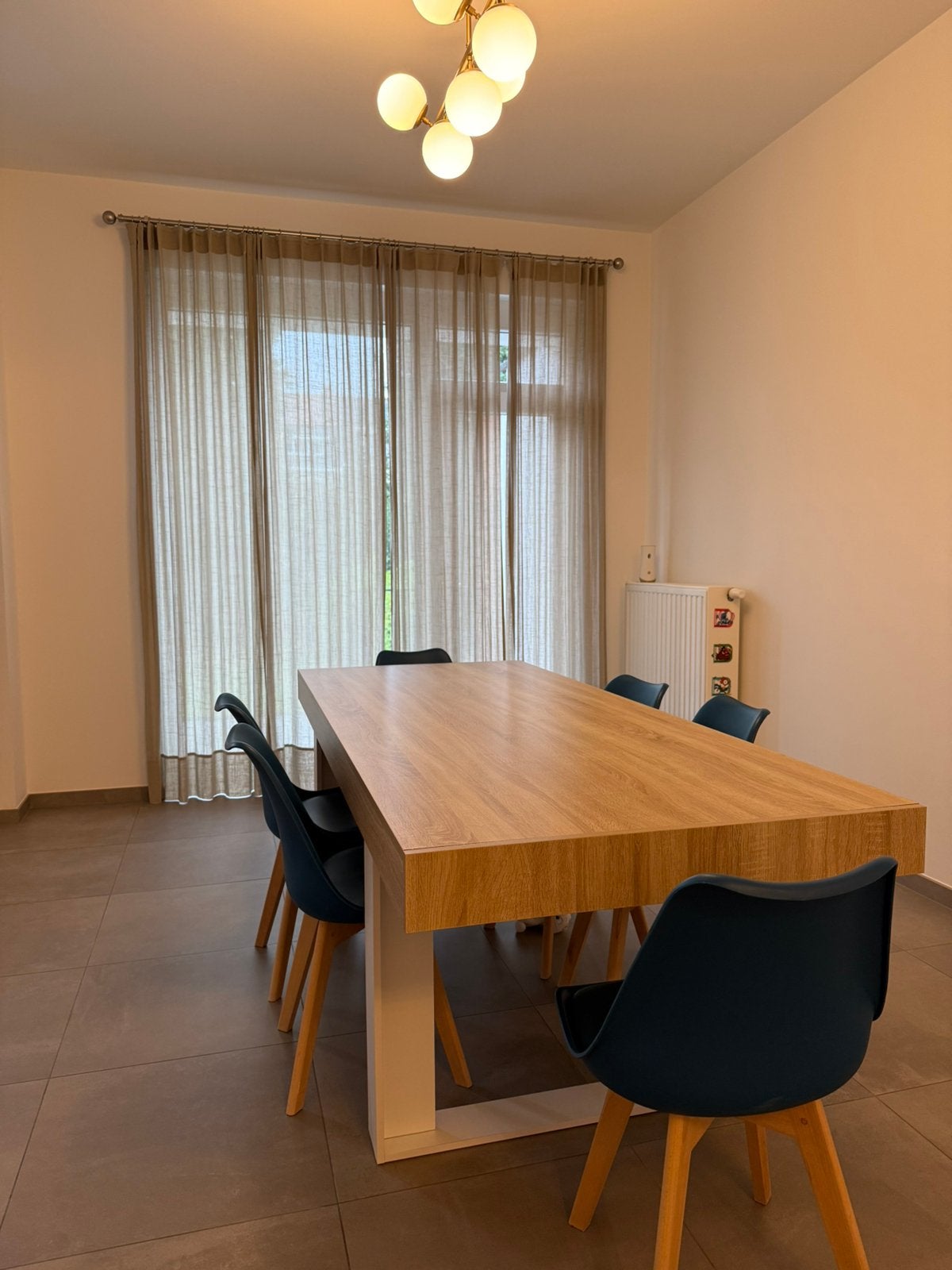 Table de salle à manger avec 6 chaises, 200 cm ou plus, Cinq personnes ou plus, 50 à 100 cm, Comme neuf
