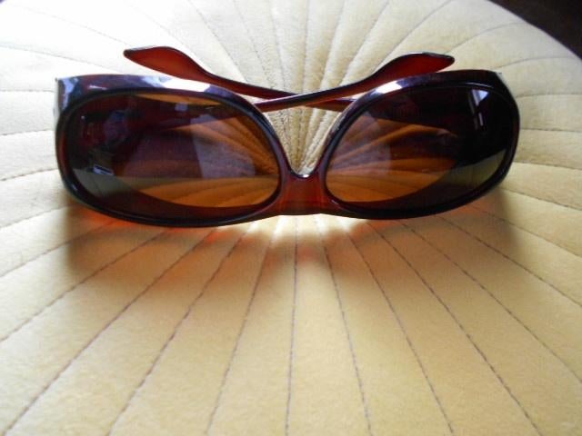 Lunettes de soleil Figuretta Italy 5€ comme neuves, Autres marques, Enlèvement ou Envoi, Comme neuf, Brun