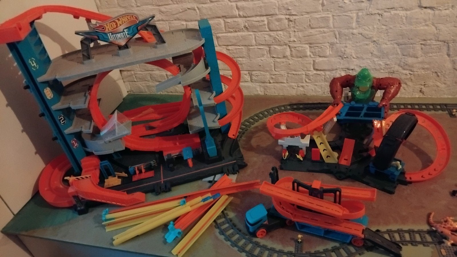 Hot wheels garage + extra uitbreidingen, Ophalen, Hot Wheels