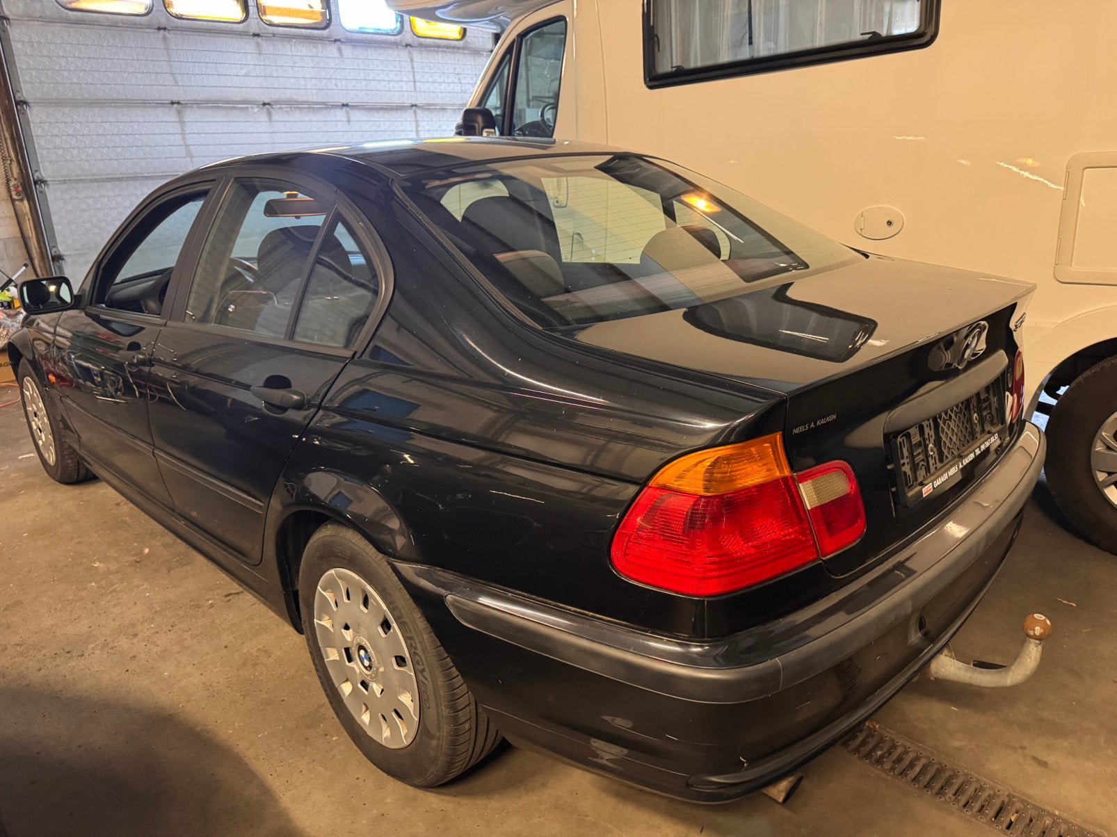 BMW 316 i type 46 157000 km, Auto's, Zwart, Zwart, Bedrijf, Handgeschakeld