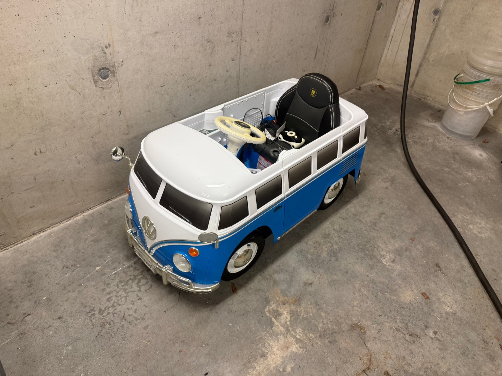 Volkswagen busje op batterijen met afstandsbediening, Ophalen