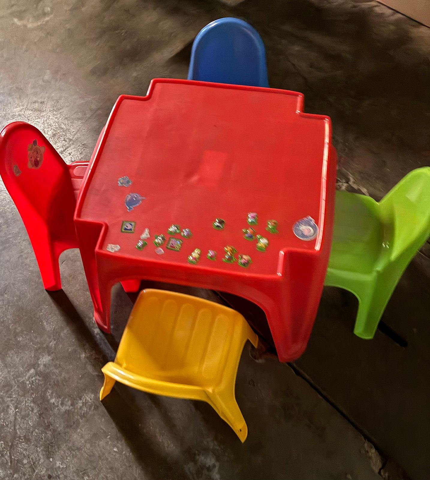Kindertafeltje met 4 stoeltjes, Kinderen en Baby's, Ophalen, Gebruikt