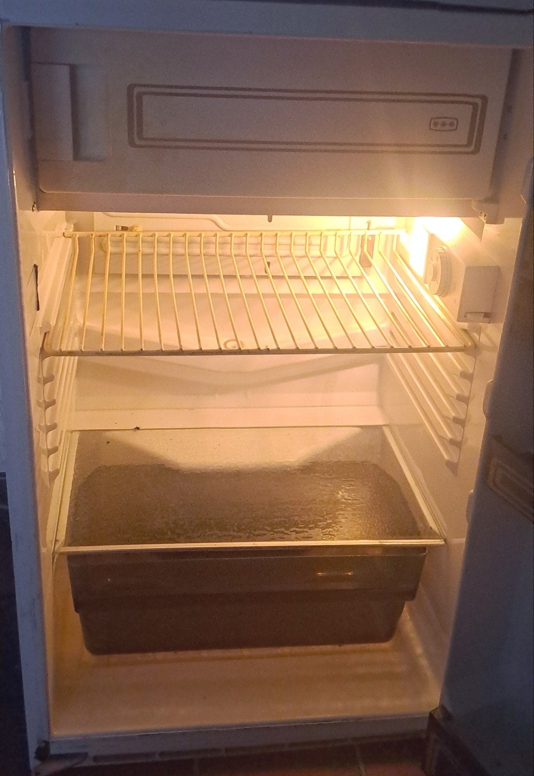 frigo + bac congélateur 140 L .Très bon état., Moins de 60 cm, Congélateur, 85 à 120 cm, Enlèvement