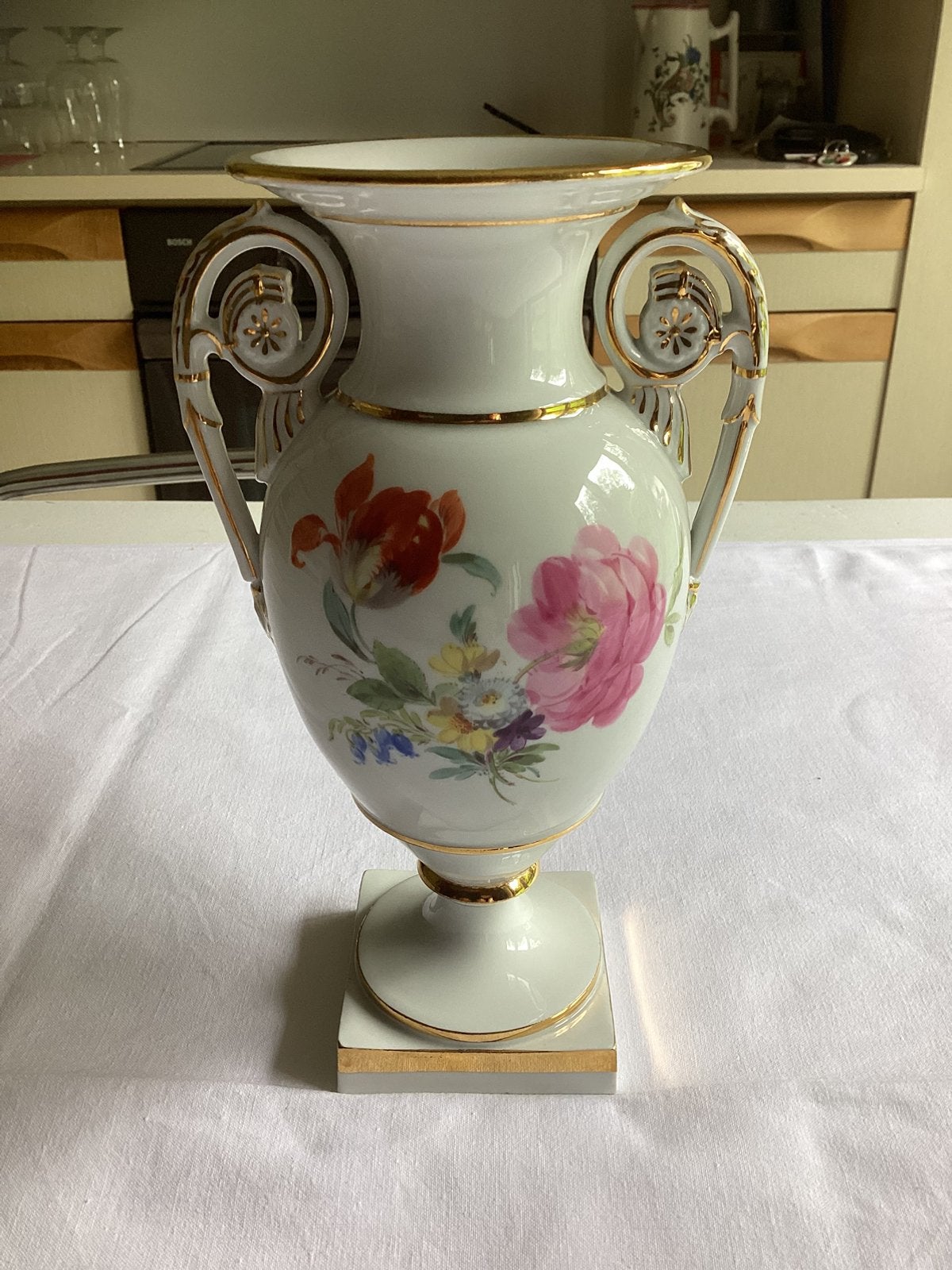 Vase porcelaine de Meissen, Enlèvement
