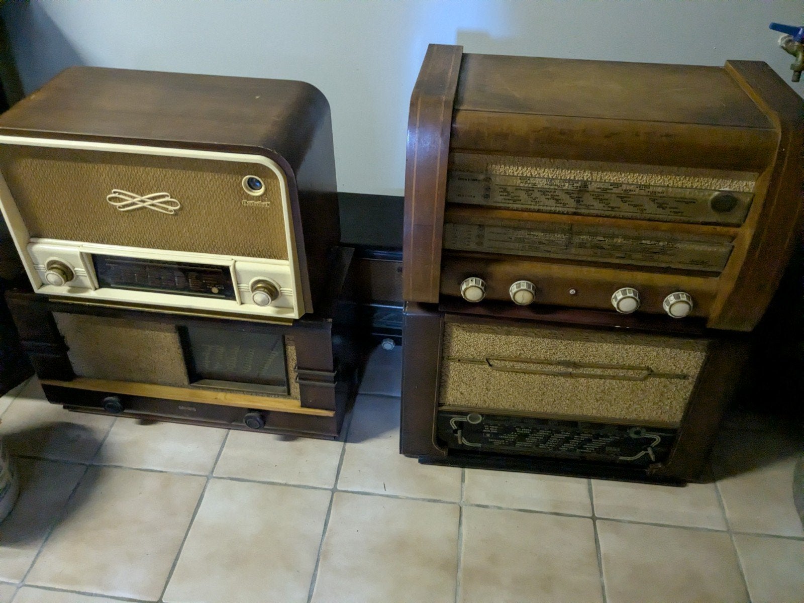 oude radio's. 15 € stuk, Antiek en Kunst, Antiek | Tv's en Audio, Ophalen