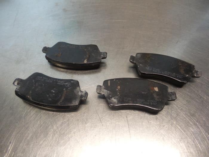 Remblok voor van een Renault Clio (Clio 3 06-), Gebruikt, -, -, Ophalen of Verzenden