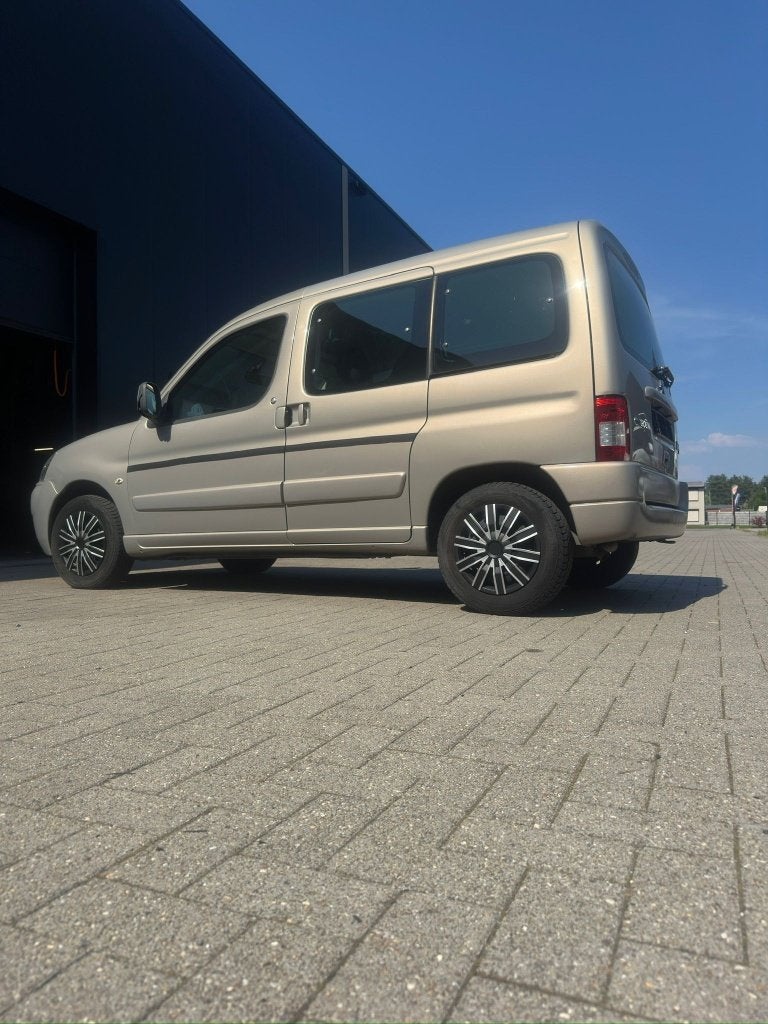 Citroën Berlingo 1.4 Benzine Rozeformulier 2007 203752km, Auto's, Citroën, Voorwielaandrijving, Stof, 4 cilinders, Bruin