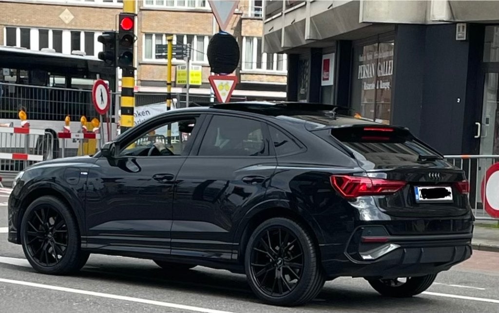 Audi Q3 Sportback Black Edition, Auto's, Audi, Automaat, Zwart, Leder, 5 zetels