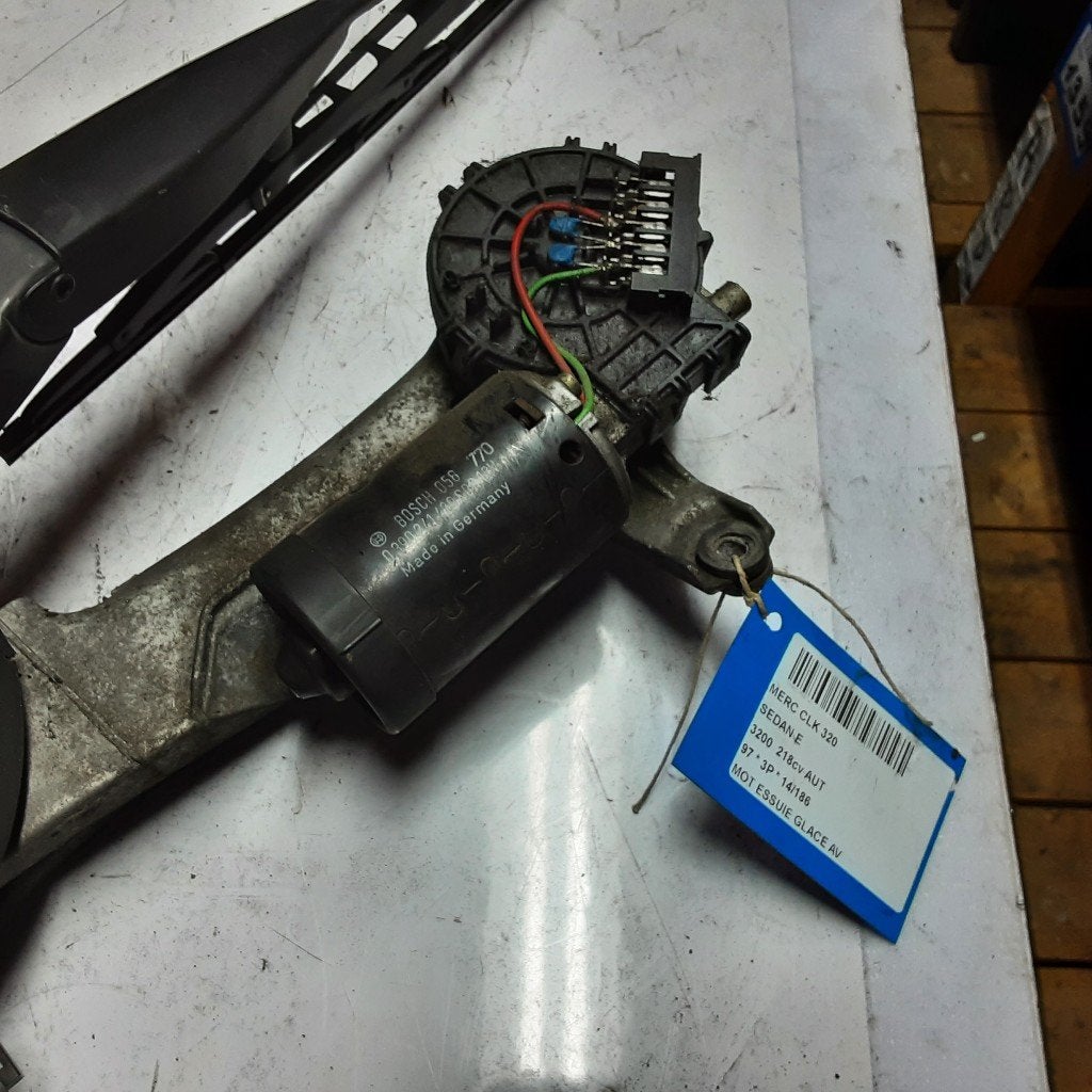 MOTEUR ESSUIE-GLACE AVANT CLK (R208) (0390241420), Mercedes-Benz, Mevr. I. Hauben, Utilisé, Rue de l'Espoir 34 34
4030  GRIVEGNÉE, BE