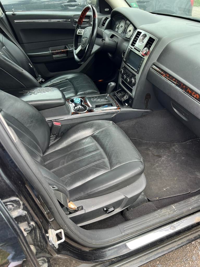 Une Chrysler 300c v6 Mercedes Diesel  quelques kilomètres, Autos, Achat, 4 portes, Carnet d'entretien, Automatique