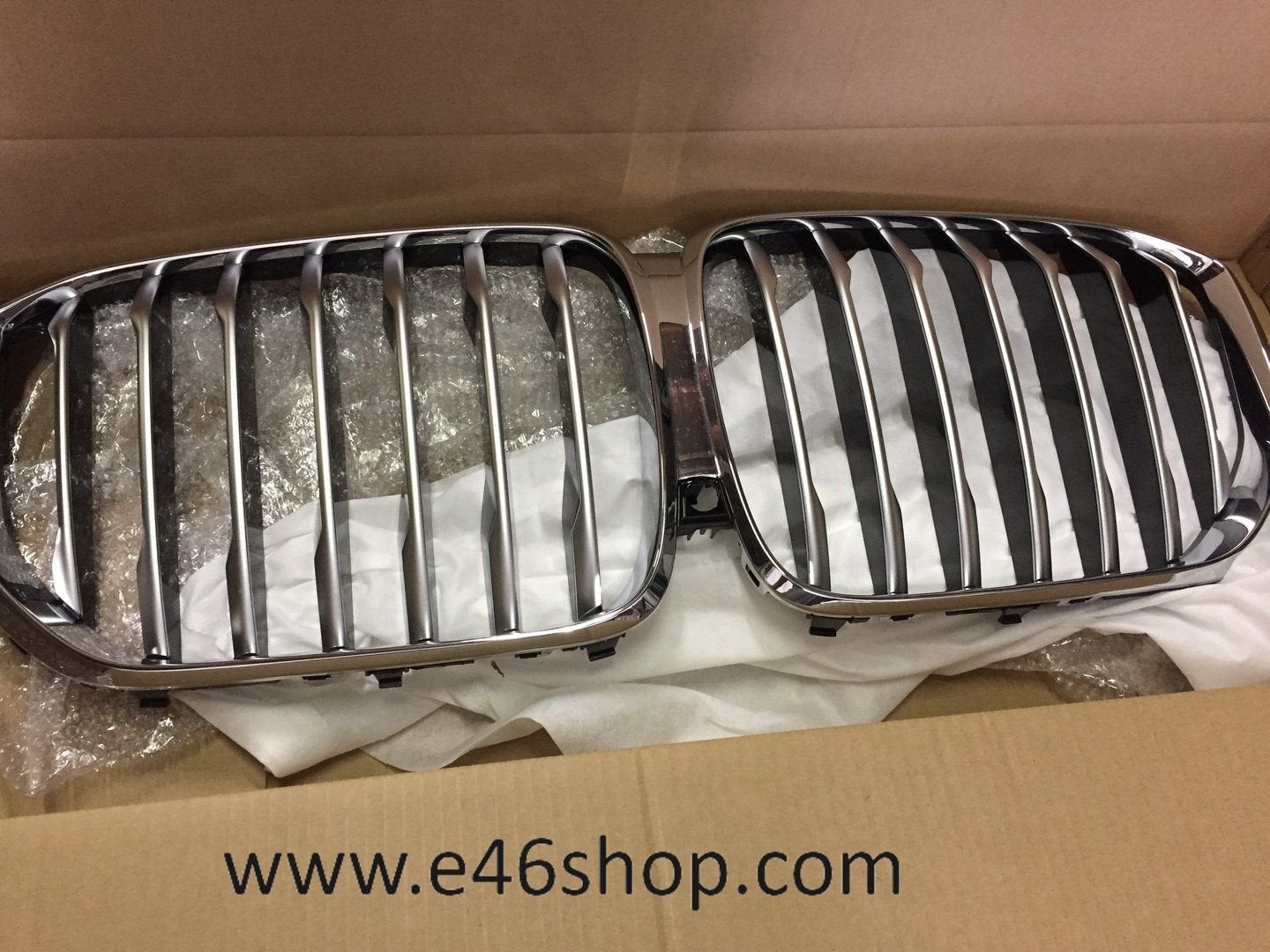 GRILLE NIEREN BMW X5 G05 CHROME GRIJS OE 51137454887, -, -, Nieuw, Ophalen of Verzenden