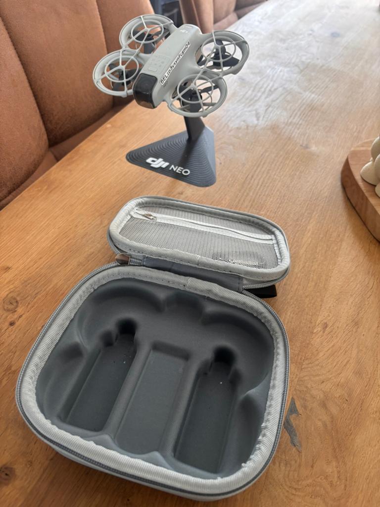 Dji Neo met staander en case, Ophalen of Verzenden, Zo goed als nieuw, DJI
