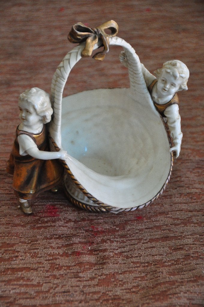 Panier en porcelaine  - E. & A. Müller - 19e - Allemagne, Antiquités & Art, Enlèvement ou Envoi