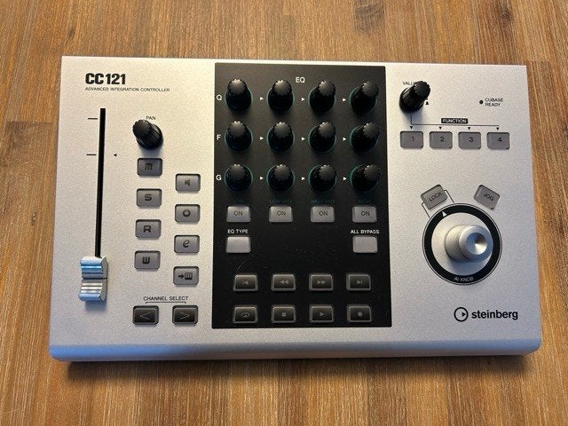 Steinberg CC121 Advanced Integration Controller, Audio, Tv en Foto, Ophalen, Zo goed als nieuw, Audio