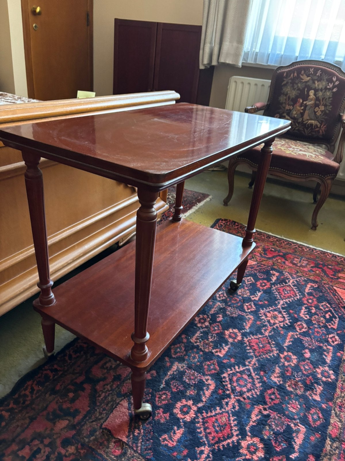 Mahonie houten serveertrolly, Ophalen