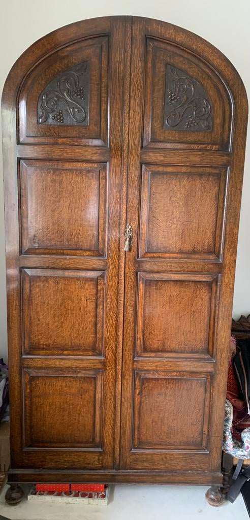 Armoire du château, Enlèvement