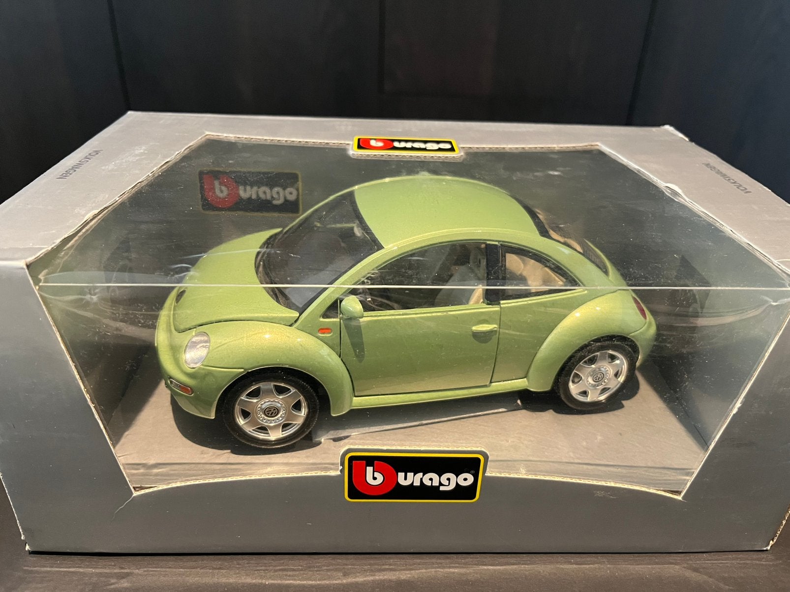 Volkswagen New Beetle verte, Hobby & Loisirs créatifs, Voitures miniatures | 1:18, Enlèvement, Comme neuf