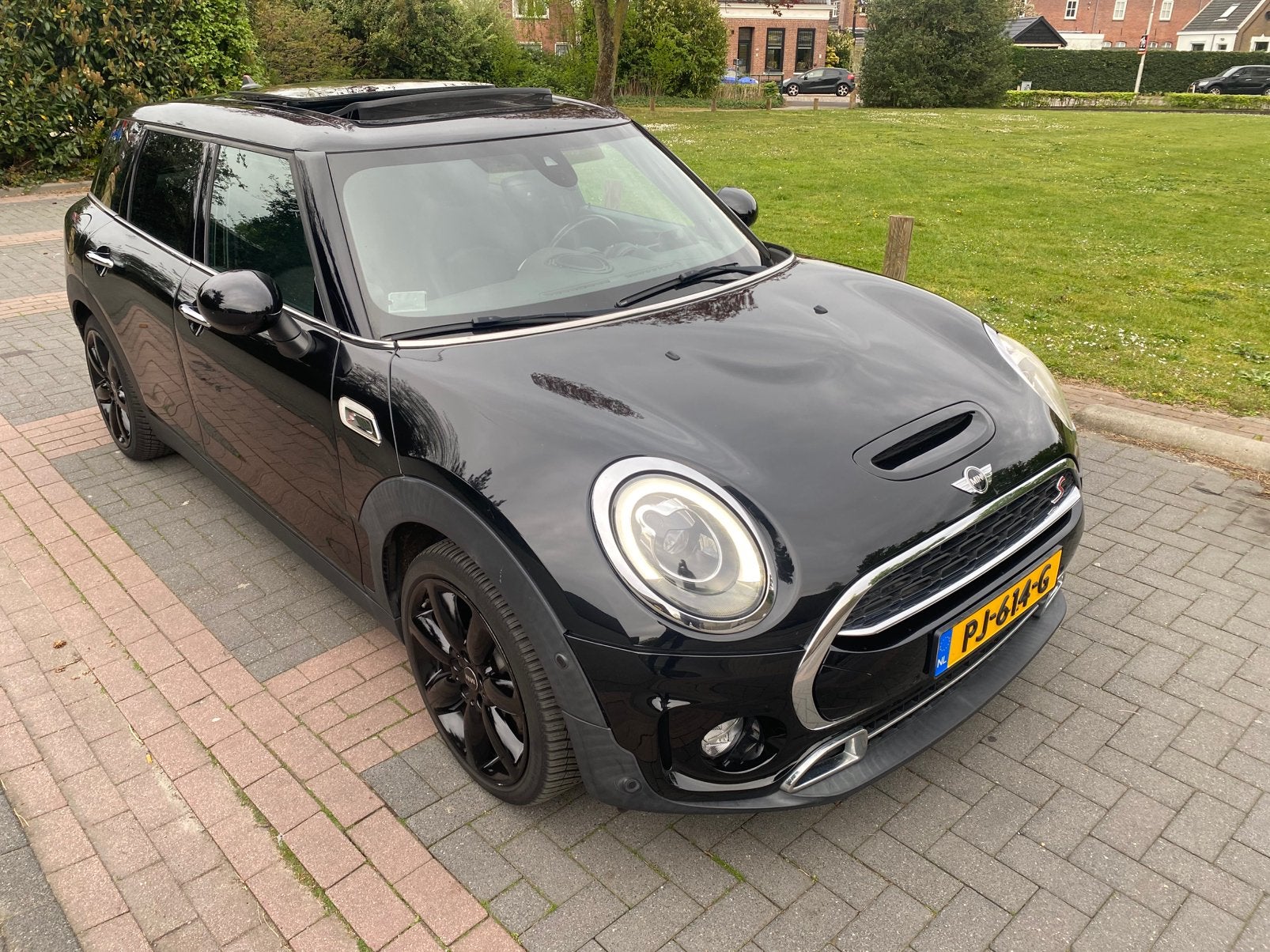 Mini Clubman S 2.0 192PK - Dakraam | Carplay | H&K Audio, 1998 cc, 4 cilinders, Leder en Stof, Zwart