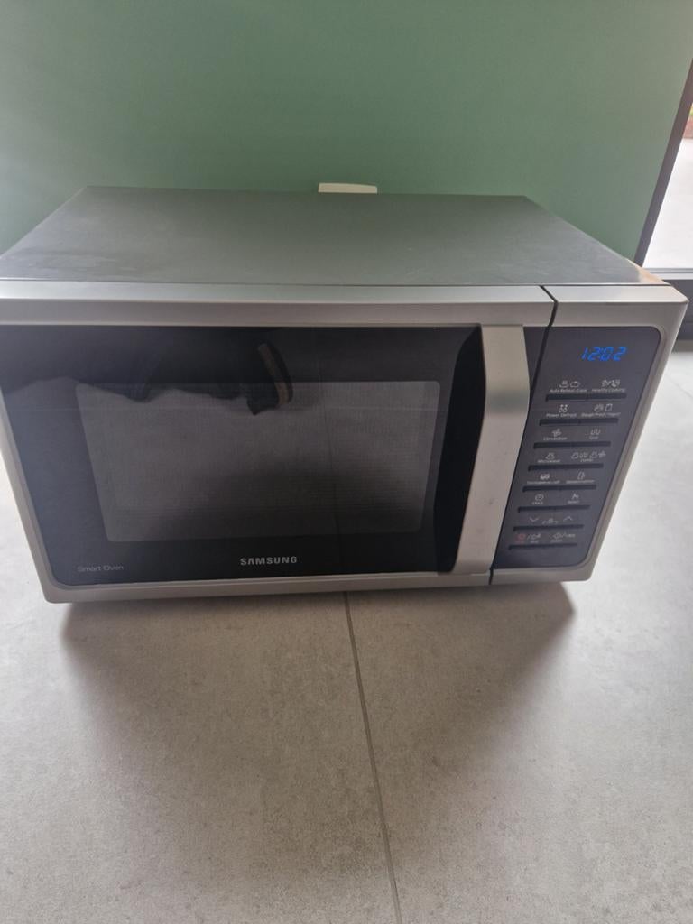 Four à micro-ondes combiné Samsung Smart Oven (28 L) — MC28H, Enlèvement, Four, Plaque tournante