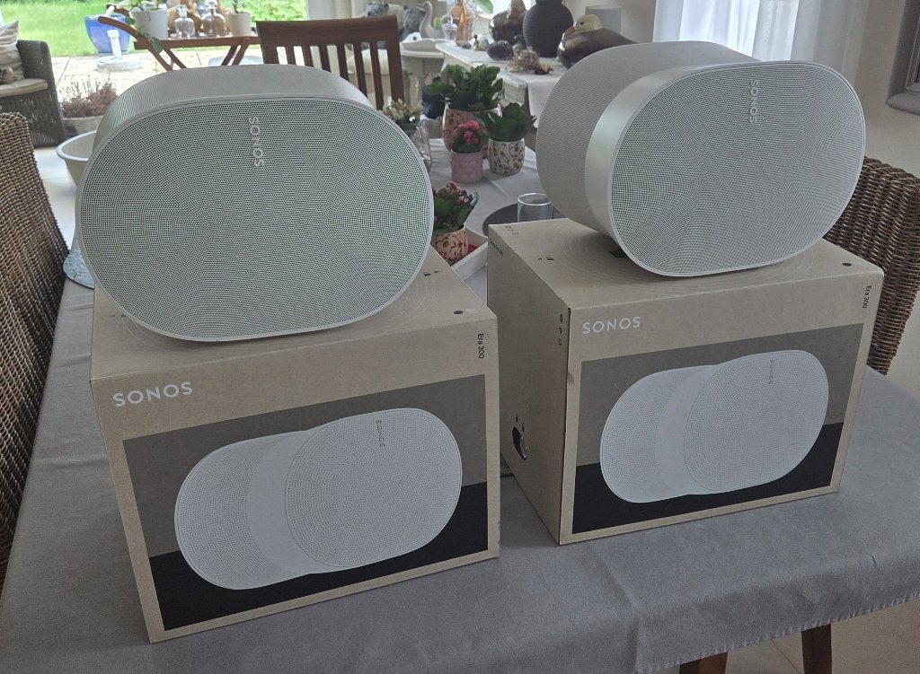 2x Sonos Era 300 wit — nieuwstaat (met dozen), Audio, Tv en Foto, Ophalen of Verzenden, Zo goed als nieuw