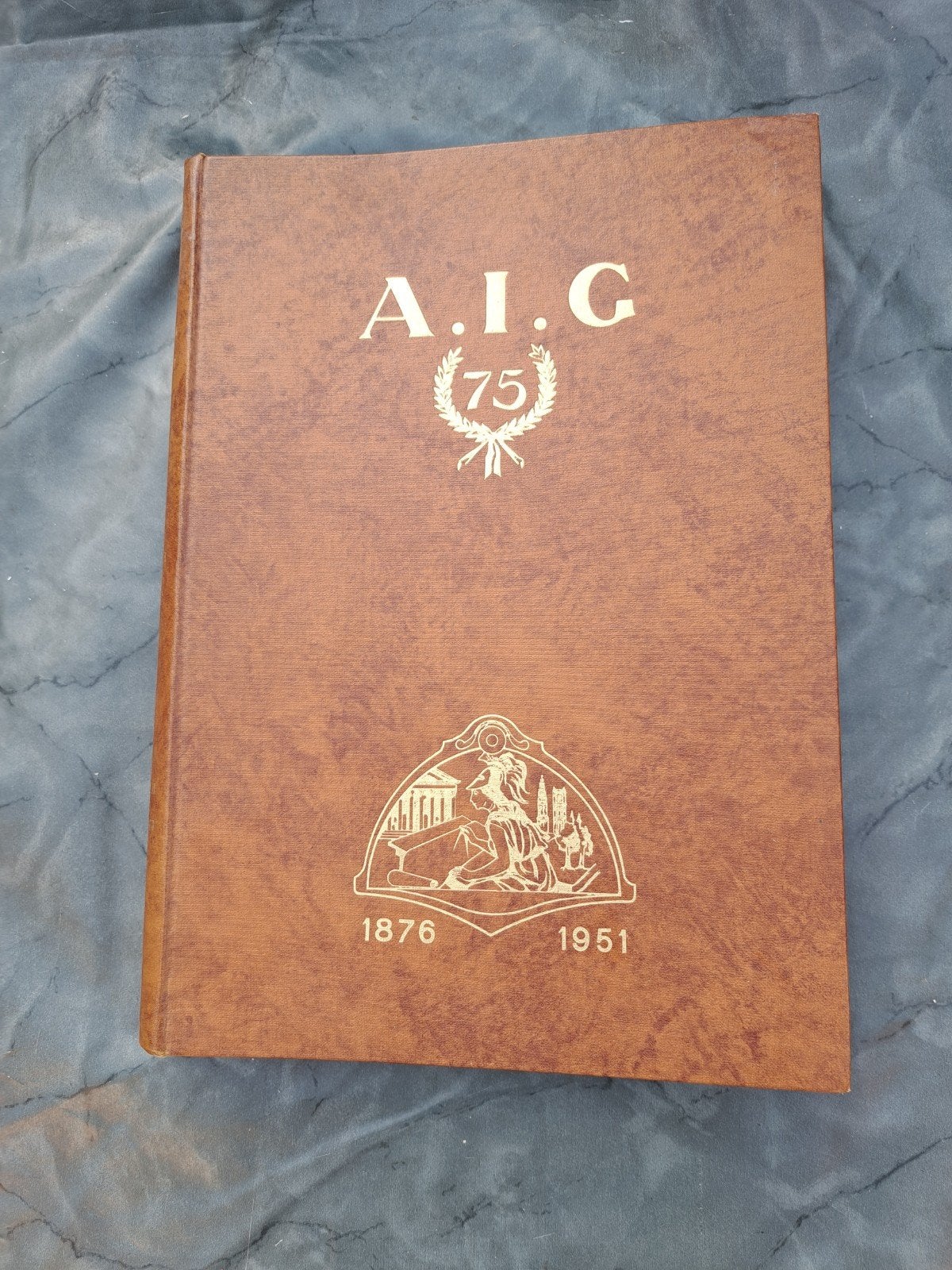 A.I.G, Ophalen