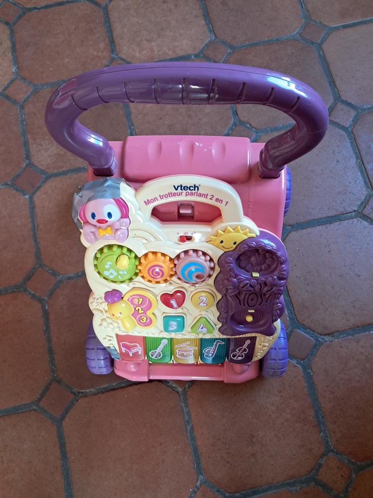 Trotteur vtech à donner gratuit, Enfants & Bébés, Jouets | Vtech
