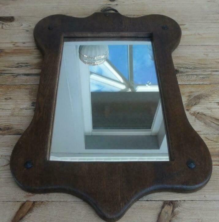 Stoere spiegel in een aparte vorm met nagels en ophangring, Huis en Inrichting, Woonaccessoires | Spiegels, Minder dan 50 cm, Gebruikt