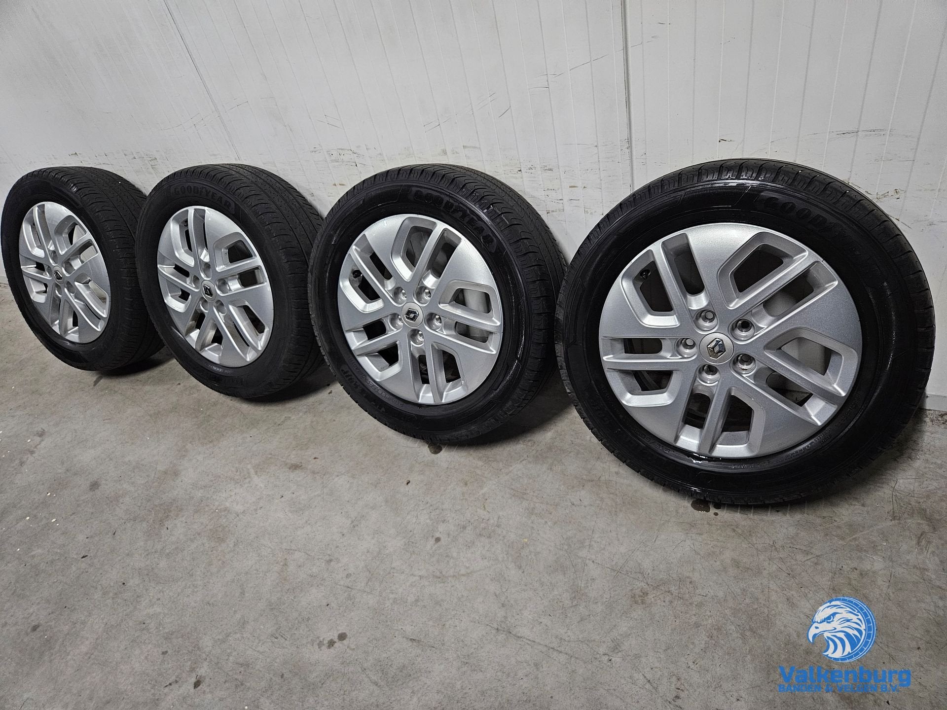 7mm! Originele Opel Vivaro 17 inch velgen 5x114,3 zomerbande, Autos : Pièces & Accessoires, Pneus & Jantes, Pneus et Jantes, Pneus été