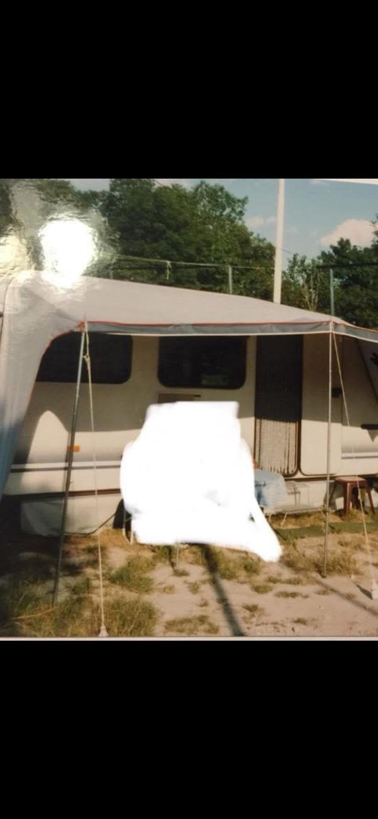 Adria caravan 4 personen incl voortent, buitenkeuken- luifel, Caravanes & Camping, Caravanes, Particulier, Auvent, Adria