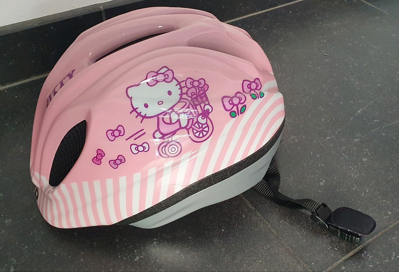 Fietshelm KED Hello Kitty. Hoofdomtrek (52 -58cm) - Nieuw, Fietsen en Brommers, Ophalen