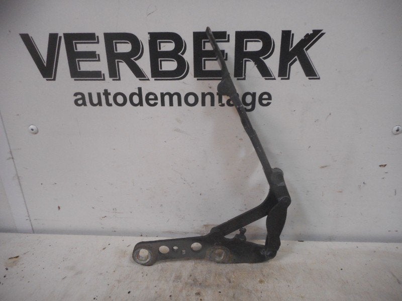 CHARNIERE DE CAPOT GAUCHE BMW 3 serie Compact (E46 / 5), Utilisé, BMW, Petuelring 130
80809  München, DE, Bayerische Motoren Werke AG