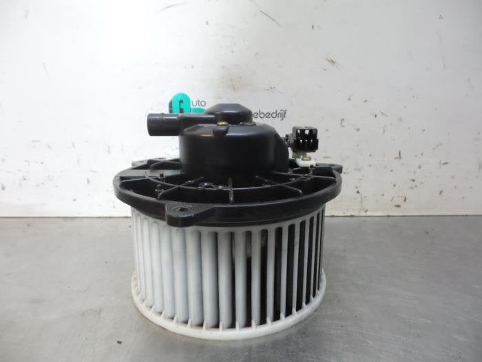 Moteur de ventilation chauffage d'un Mazda Premacy (Premacy, -, 3 mois de garantie, Mazda, Utilisé