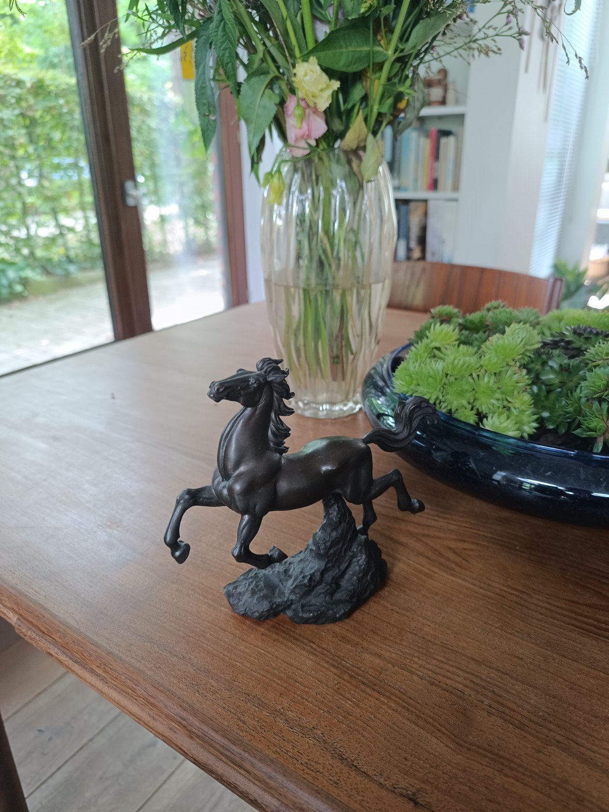 cheval en bronze, Enlèvement ou Envoi
