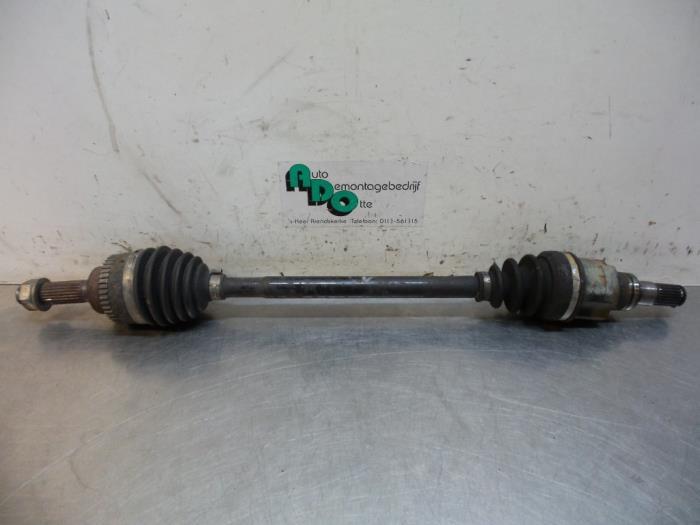 Arbre de transmission avant gauche d'un Nissan Pixo (Pixo 09, -, 3 mois de garantie, Utilisé, -