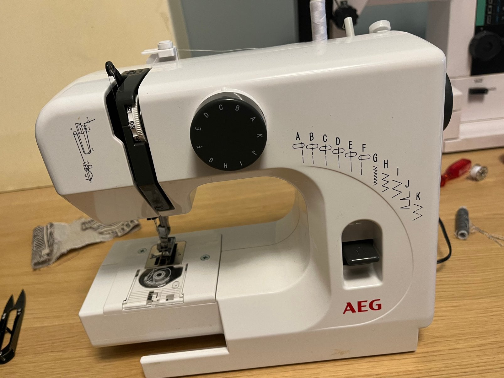 Machine à coudre AEG, Enlèvement, Comme neuf, Machine à coudre, Autres marques