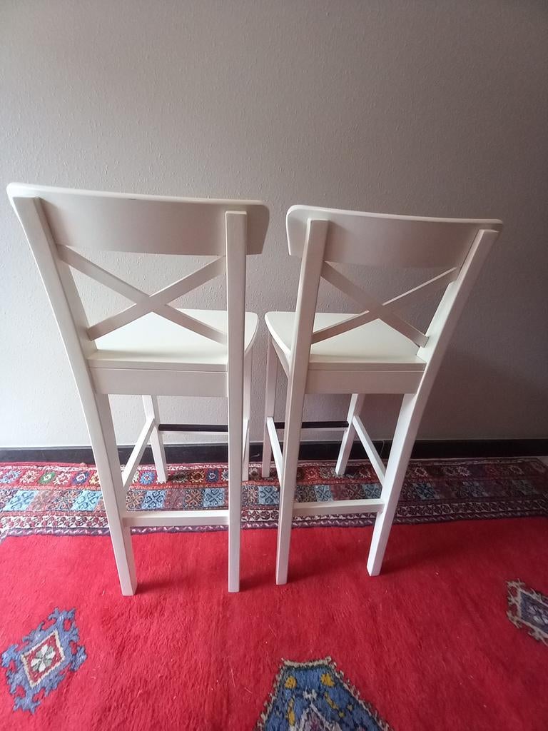 Set van 2 witte Rosentorp ikea barkrukken, Huis en Inrichting, Barkrukken, Hout, Ophalen