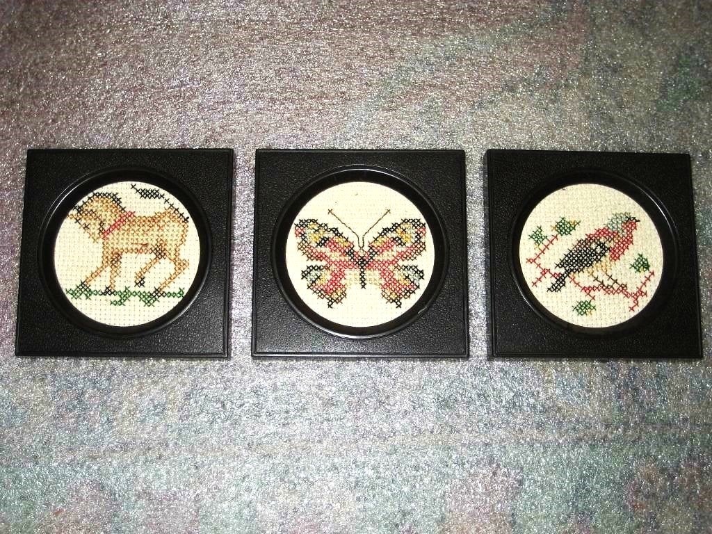 Mooie oude set van 3 kleine borduurwerken met kaders, Ophalen of Verzenden