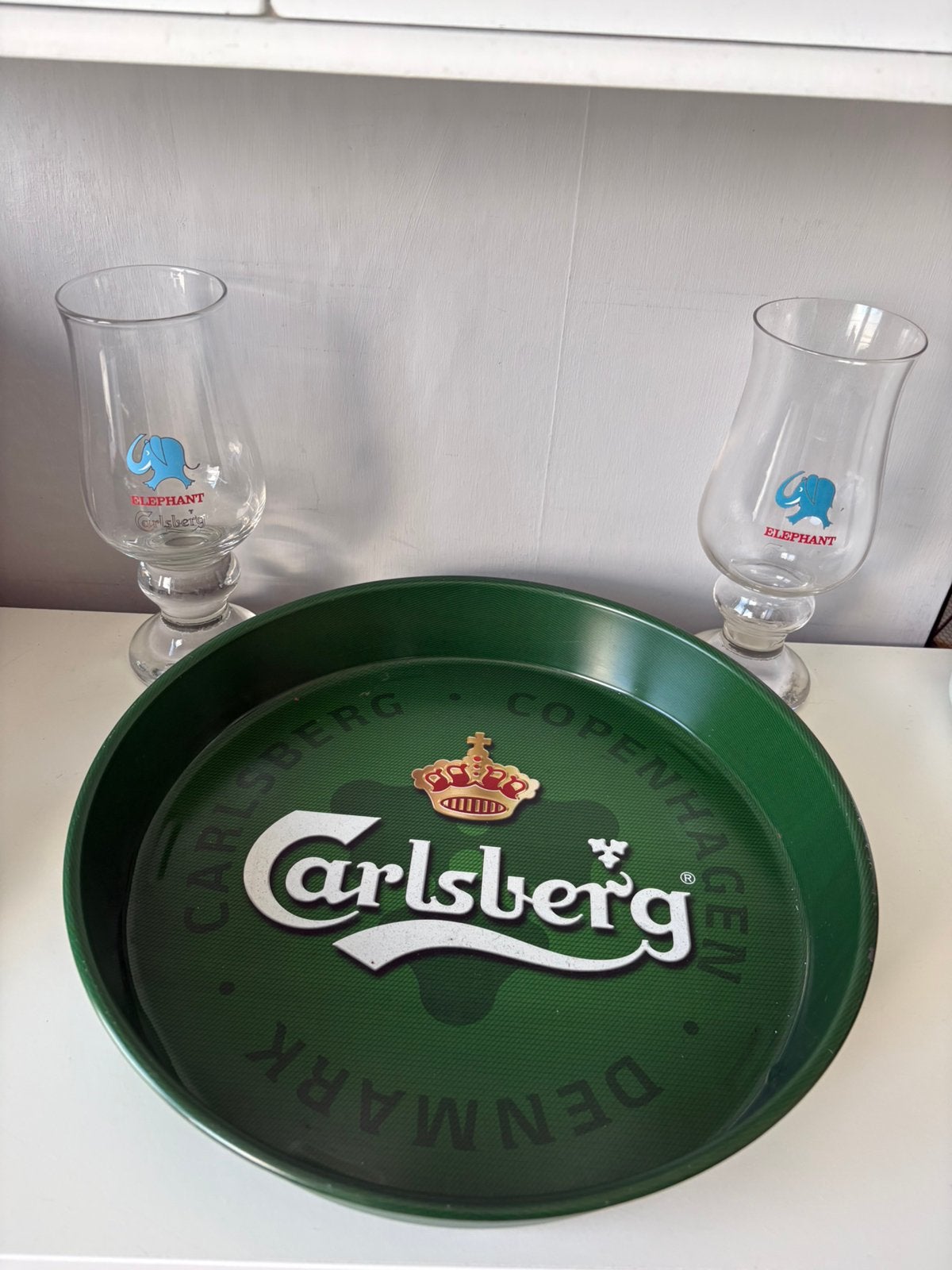 Metalen dienblad en 2 CARLSBERG-glazen, Ophalen of Verzenden, Zo goed als nieuw