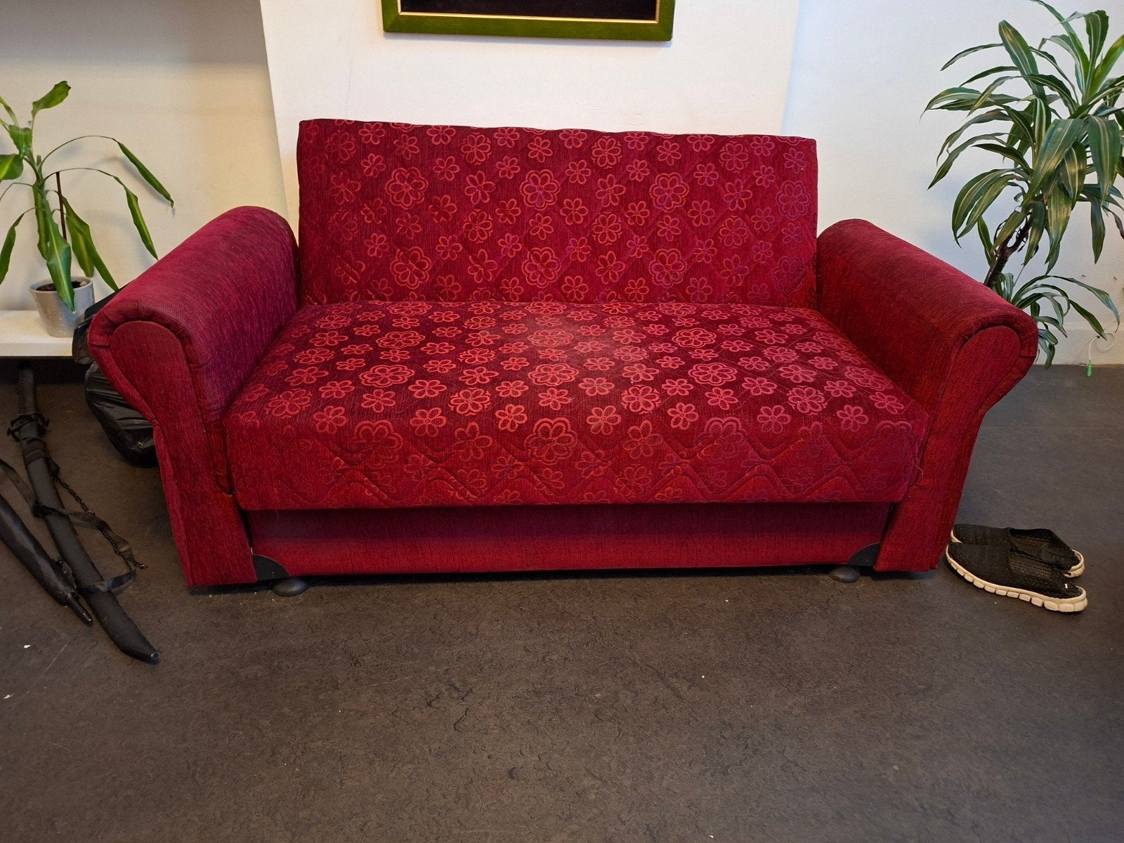 canapé lit rouge à donner, Maison & Meubles, Enlèvement, Comme neuf, Deux personnes, Bois