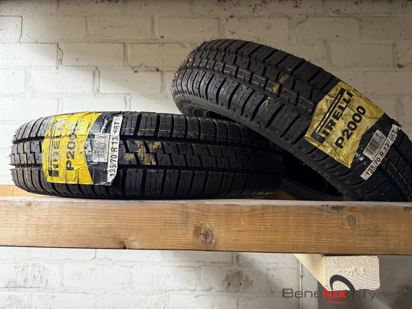 new 135/70R13 68T Pirelli P2000 135/70 R13 135/70/13 1357013, Autos : Pièces & Accessoires, Neuf, Véhicule de tourisme, Pneus été