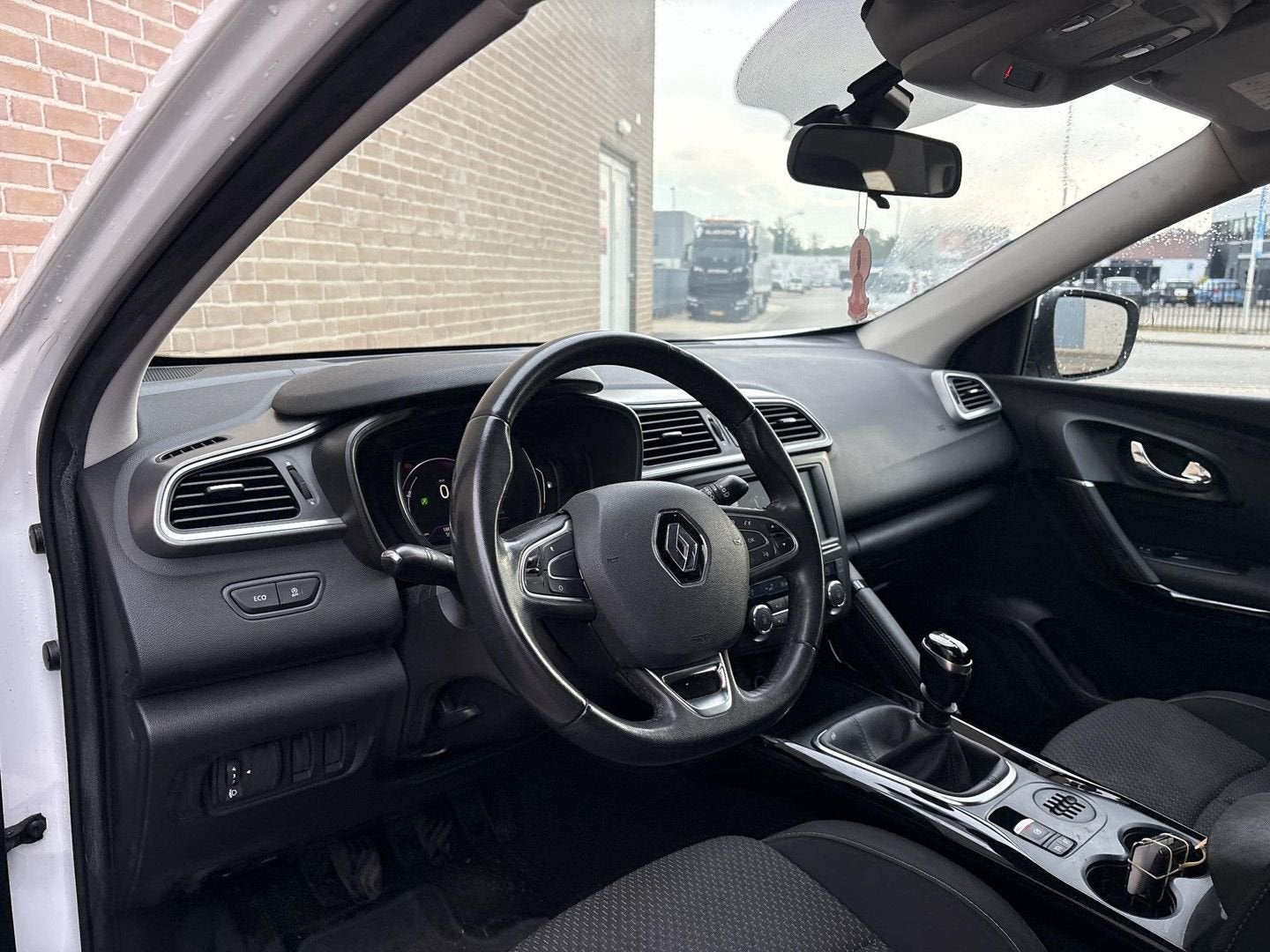 Renault Kadjar 1.2 TCe Zen | Climate | Cruise | Navi | PDC |, Auto's, Renault, Kadjar, Wit, Bedrijf, Handgeschakeld