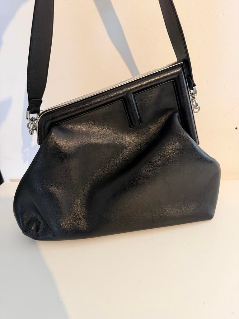 Sac Fendi First Medium – Cuir Nappa Noir Argentée Palladium, Envoi, Comme neuf, Noir, Cuir