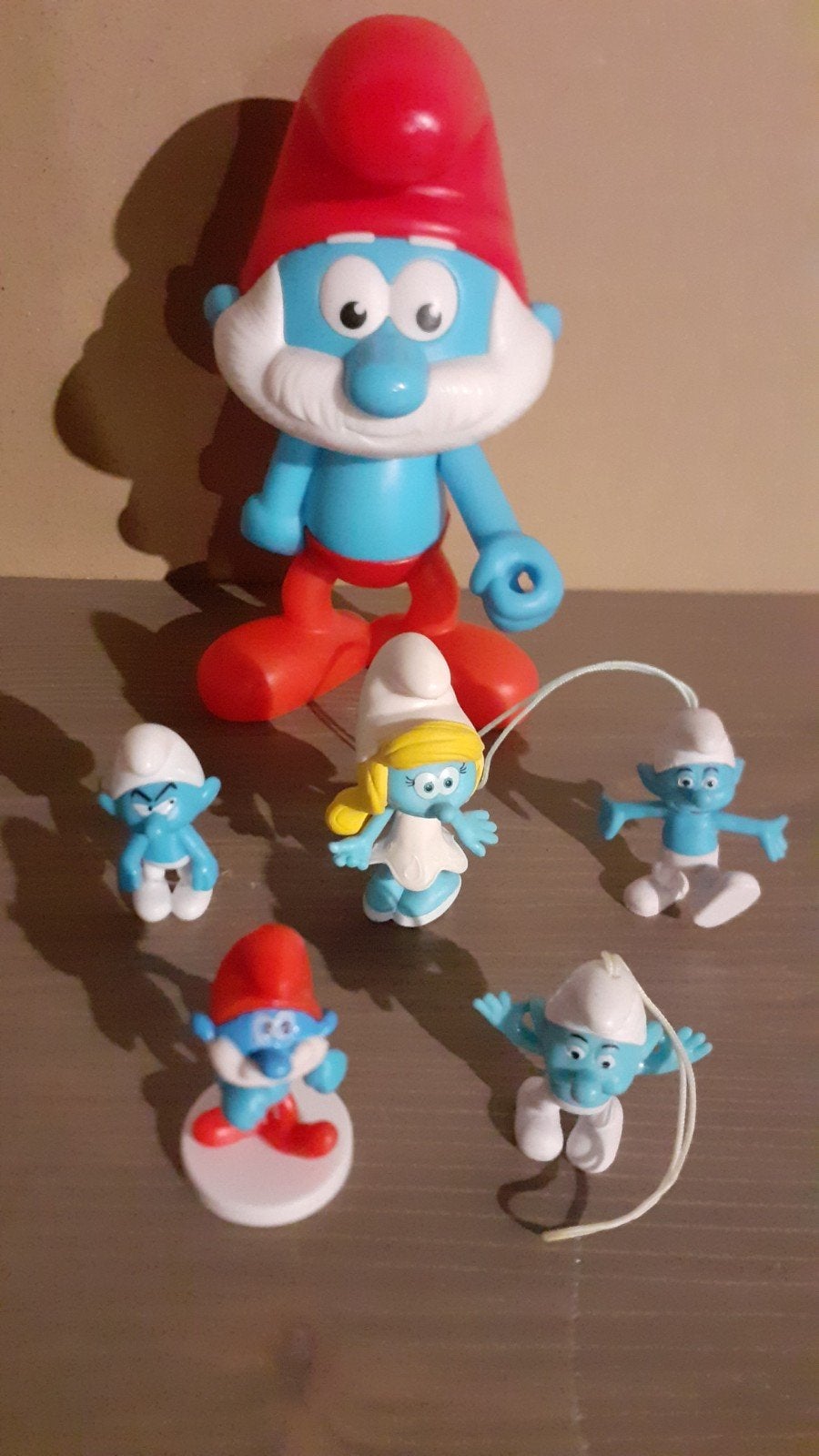 6 smurfen & borduurwerk in goede staat samen € 5, Enlèvement ou Envoi