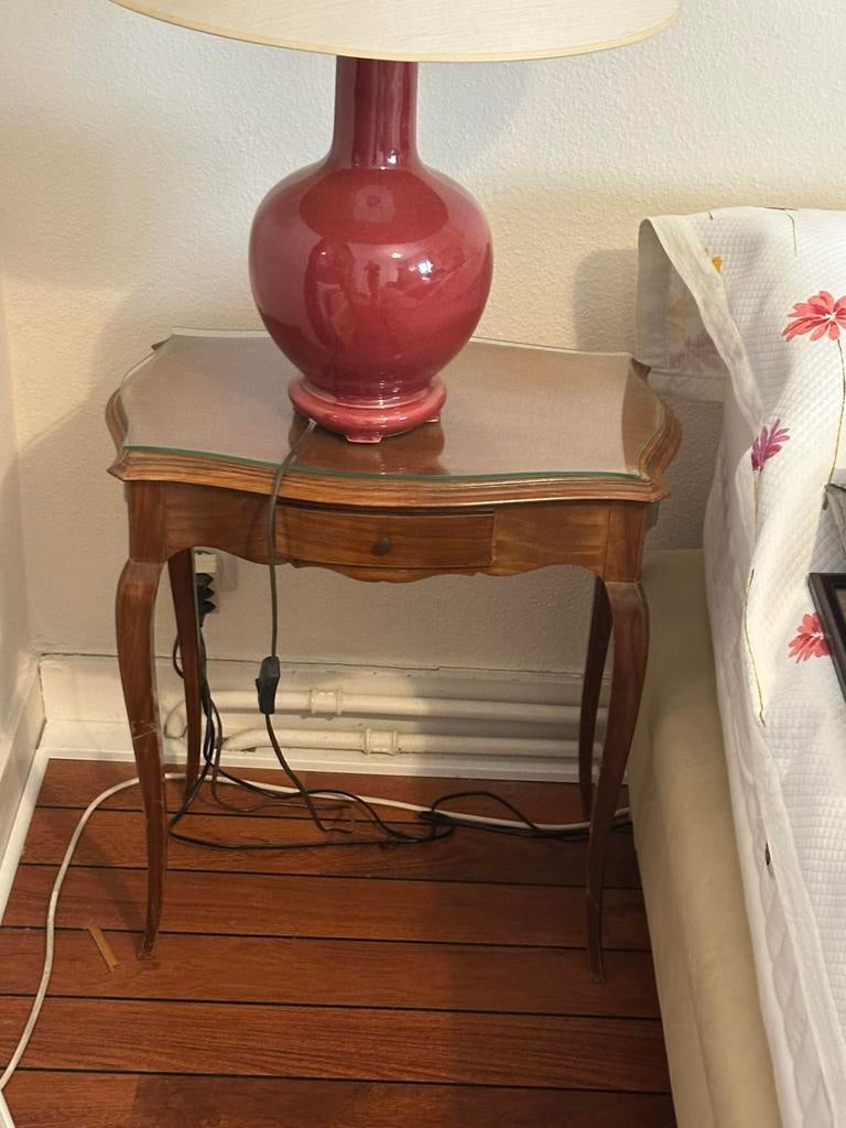 Petite table /desserte ou chevet avec verre de protection, Enlèvement, Comme neuf, Verre