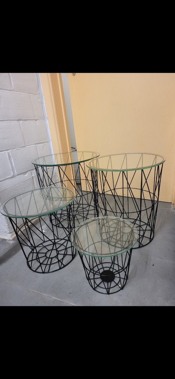 Lot de 4 tables gigognes design – métal noir & verre, Enlèvement, Verre