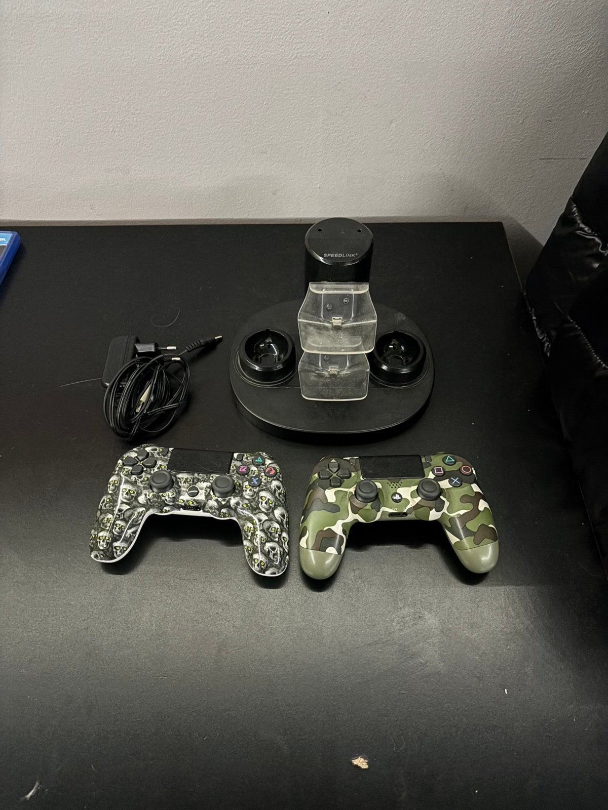 controlers + oplaadstation, Ophalen, Gebruikt, Met 2 controllers, Slim
