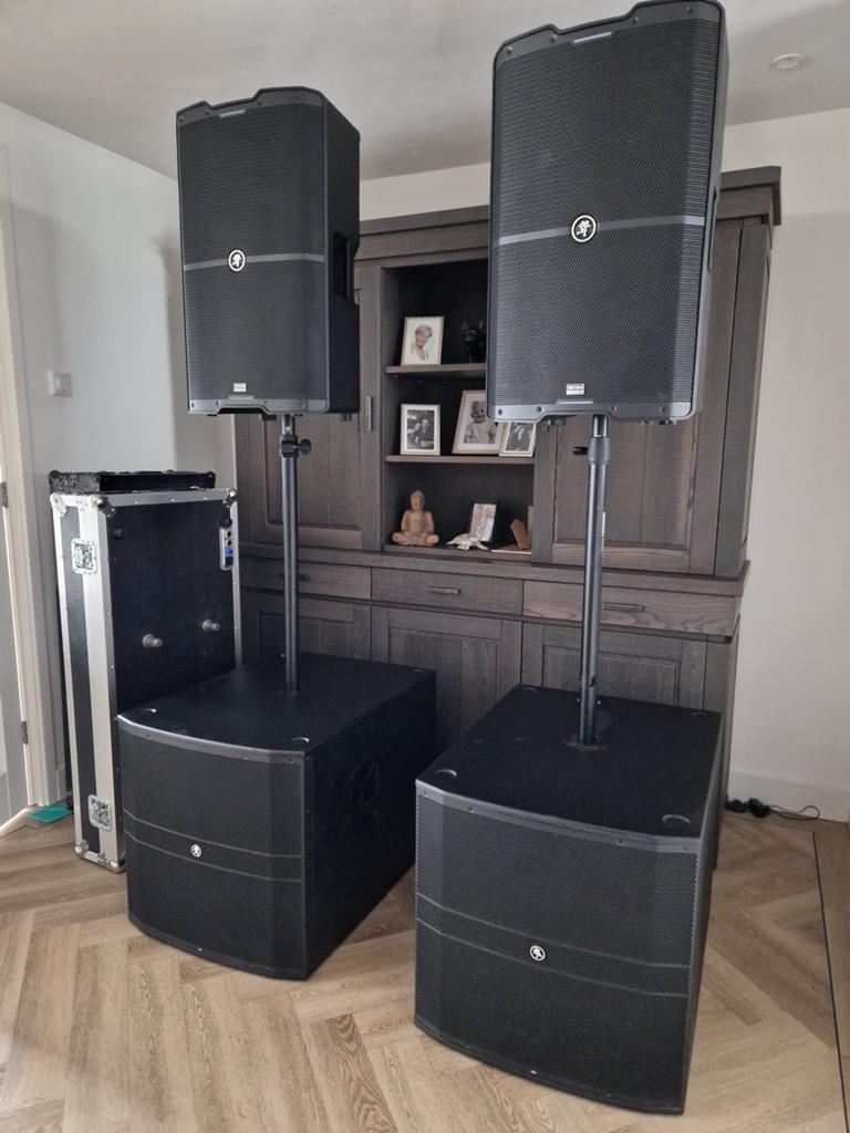 Mackie SRM 215 toppen met 2X DRM 18S Subs, Ophalen of Verzenden, Zo goed als nieuw