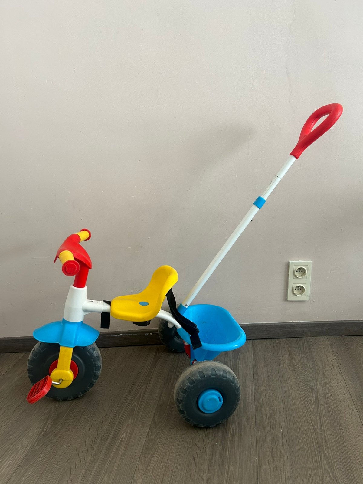 Tricycle pour enfants avec poussoir + panier, Enlèvement, Comme neuf, Tige de poussée