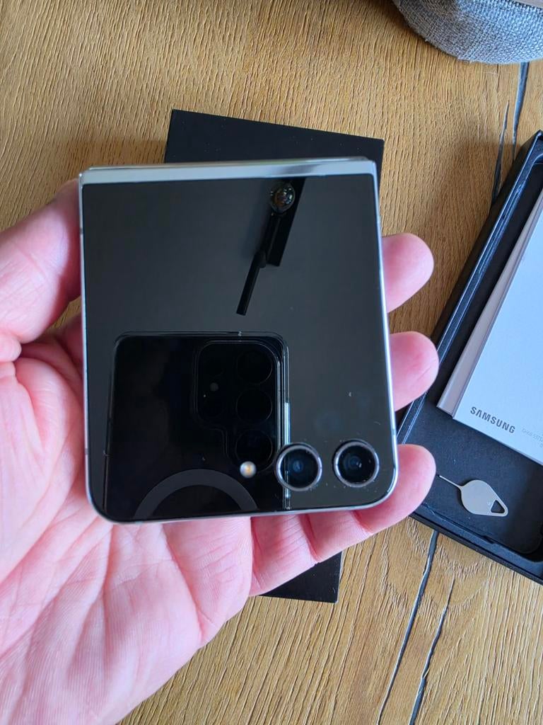 Samsung Z Flip5., Ophalen
