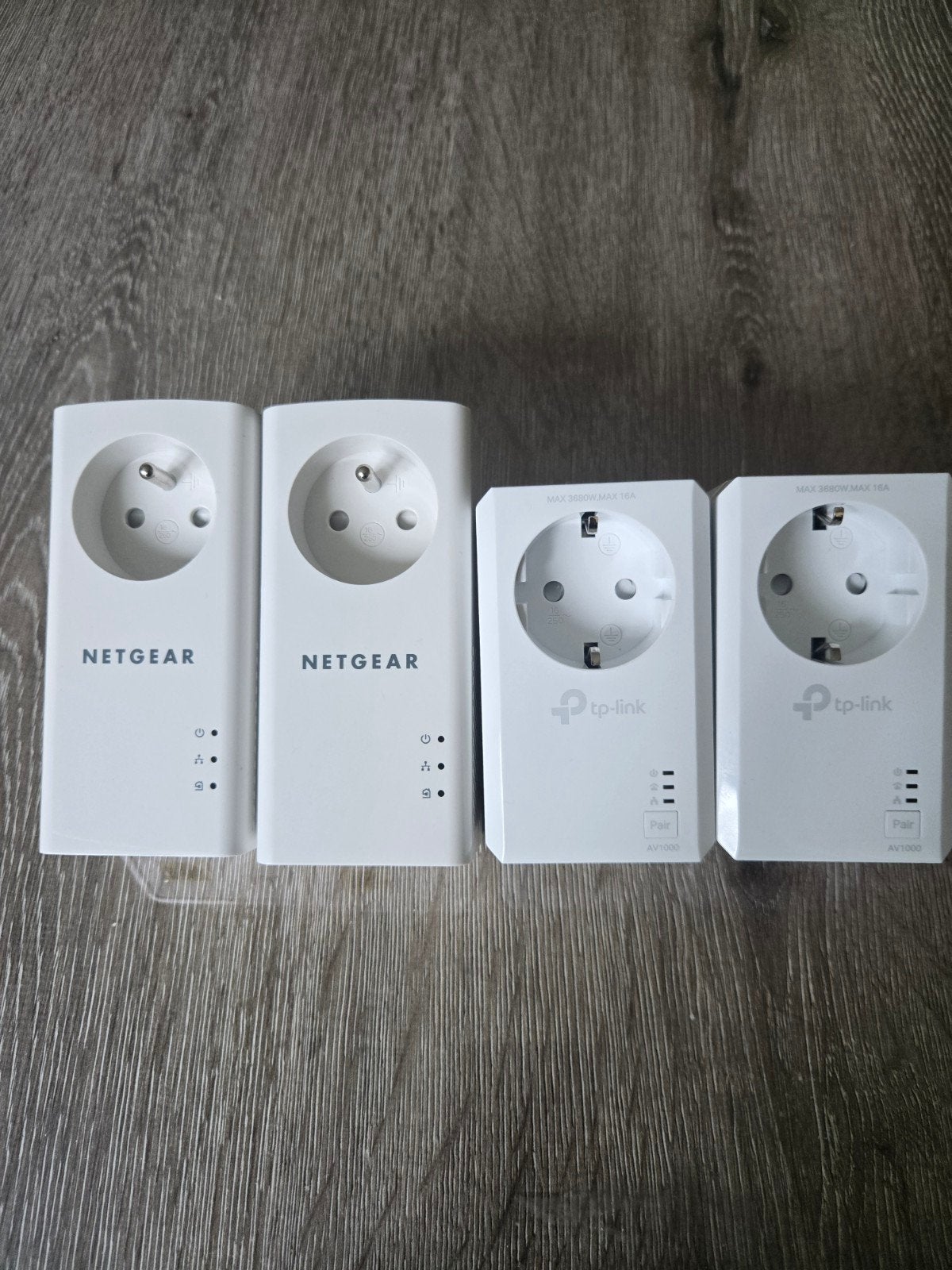 Lot 4 Boîtiers CPL 1000 Mbps avec prises intégrées (TP-Link, Enlèvement ou Envoi, Comme neuf, TP-LINK
